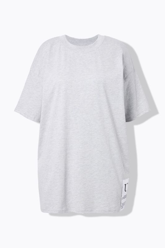 T-shirt oversize. Manches courtes. Patch sur la base