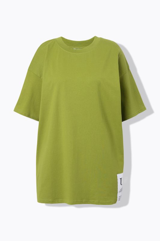 T-shirt oversize. Manches courtes. Patch sur la base