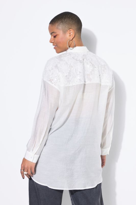 Chemisier oversize. Franges et sequins aux épaules