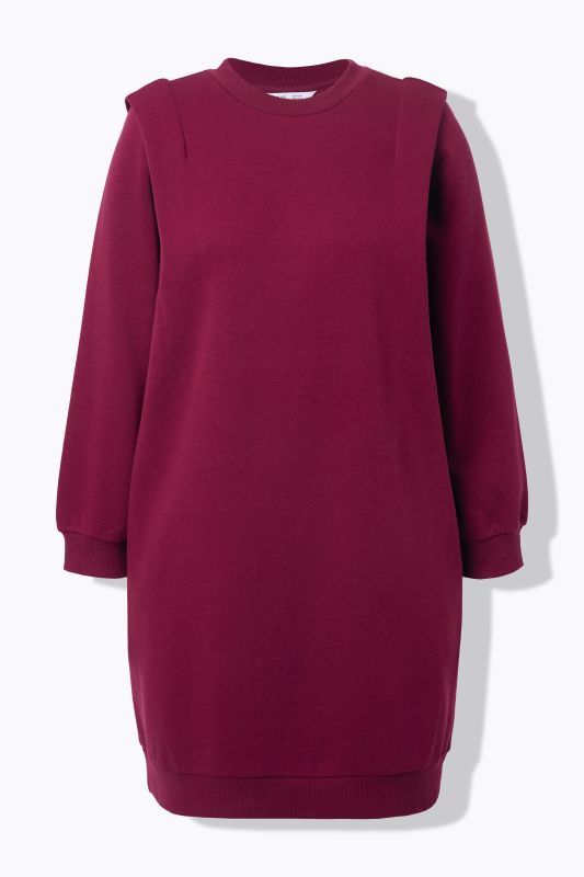 Robe en molleton, coupe oversize. Épaules travaillées, encolure ronde et manches longues.
