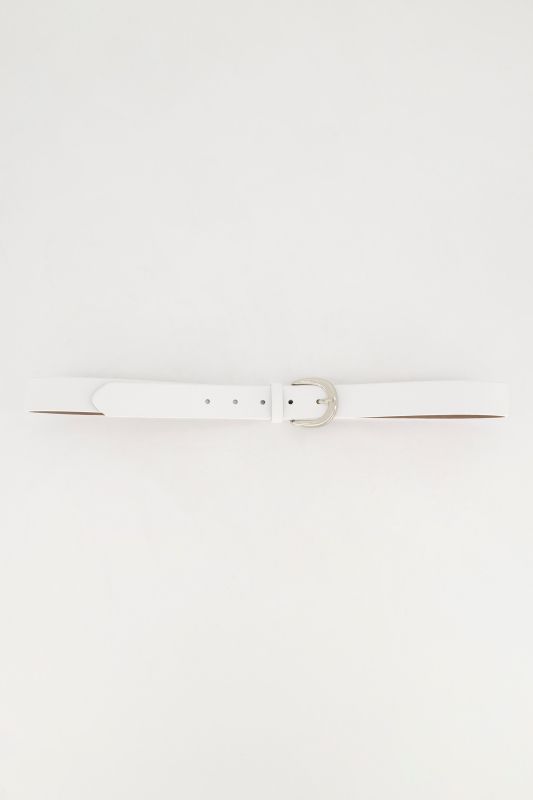 Ceinture en cuir véritable. Longueur jusqu'à 155 cm