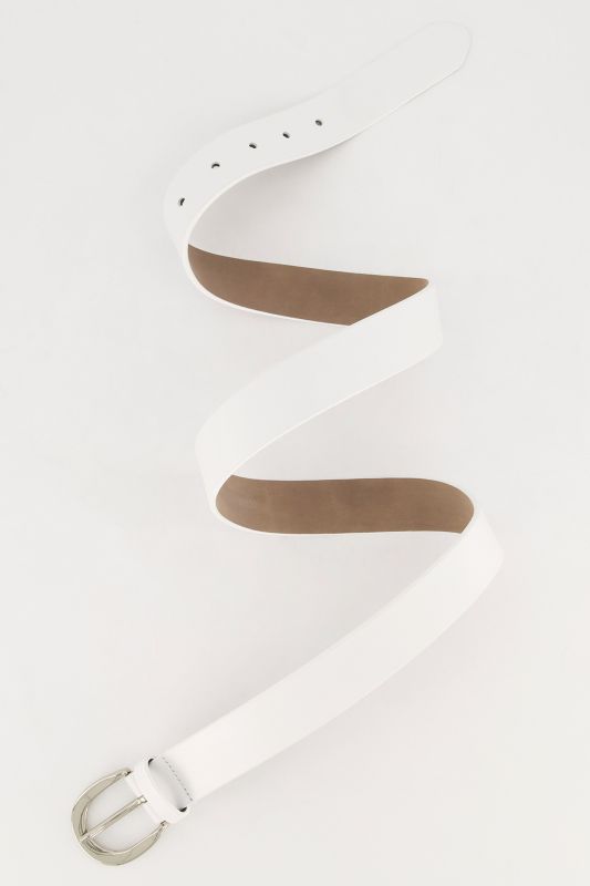 Ceinture en cuir véritable. Longueur jusqu'à 155 cm