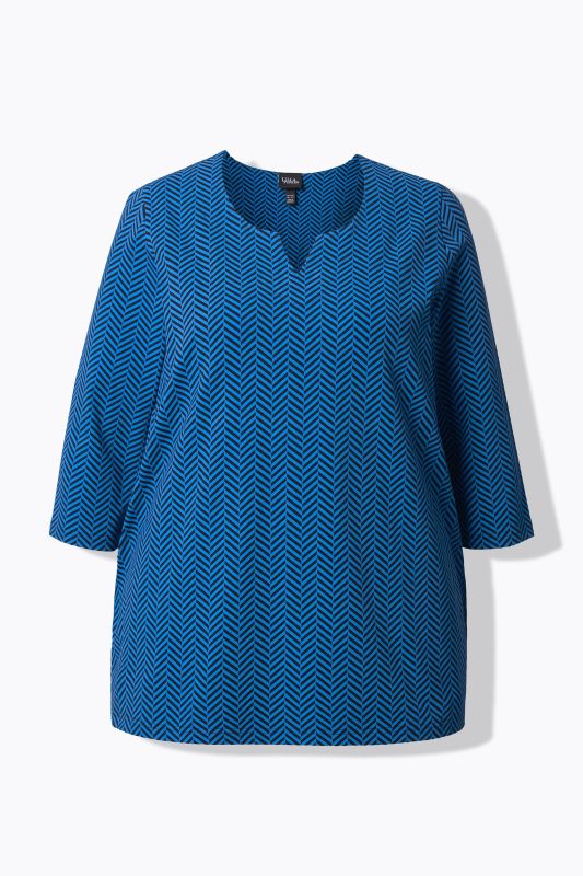 T-shirt manches 3/4 et col tunisien. Motif chevrons. Silhouette en A.