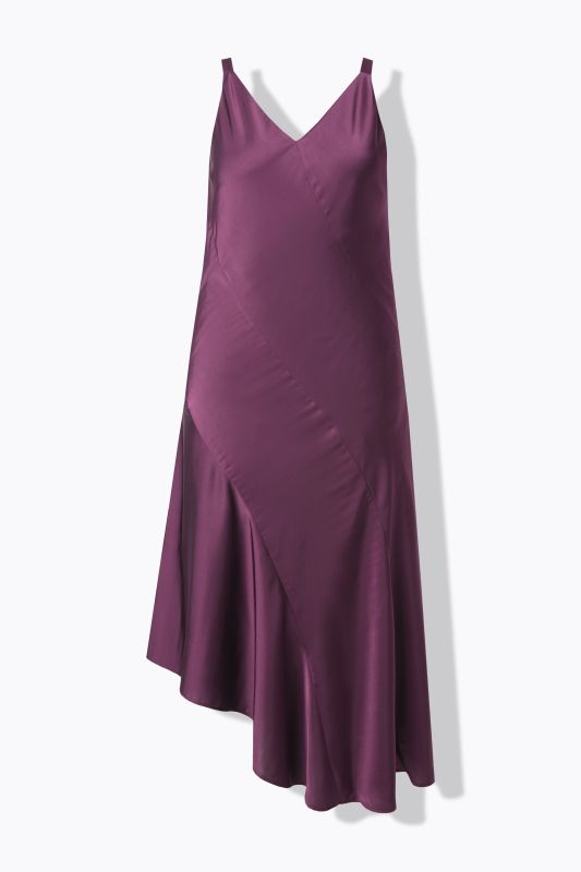 Robe maxi en satin, sans manches. Silhouette en A et décolleté en V.