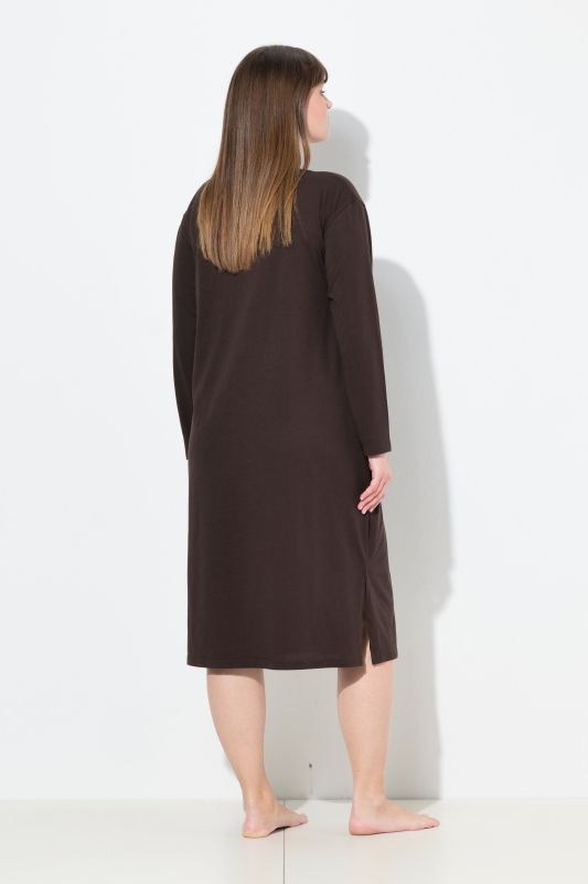 Chemise de nuit à col rond et manches longues, poche poitrine en satin