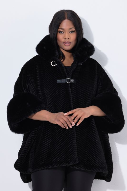 Poncho oversize en fourrure tissée, col montant et boutons fantaisie