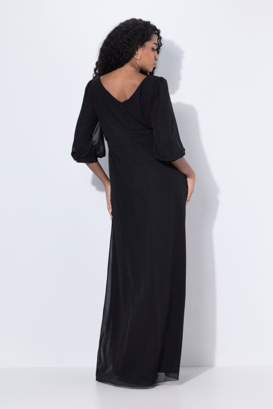 Robe maxi en mousseline, multicouche. Décolleté V, manches 3/4
