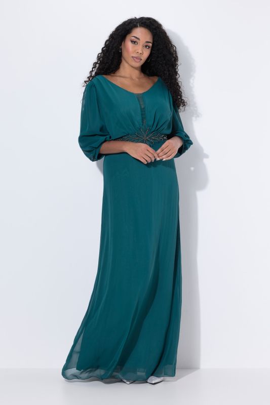 Robe maxi en mousseline, multicouche. Décolleté V, manches 3/4