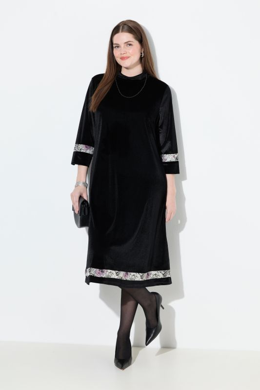Robe en velours à col montant et manches 3/4, chaînette fantaisie