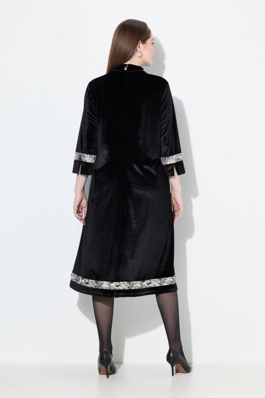 Robe en velours à col montant et manches 3/4, chaînette fantaisie