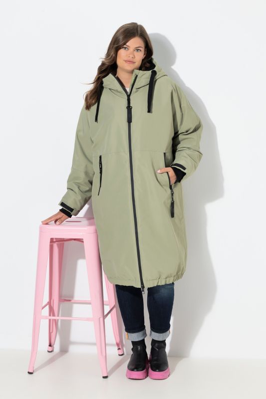 Veste technique oversize à capuche. Doublure polaire bouclée. Fermeture éclair à double sens