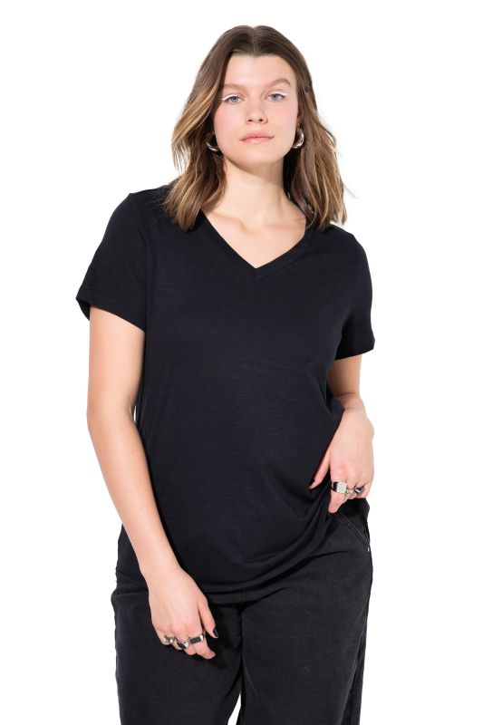 T-shirt à manches courtes et encolure V. Coupe Wide Classic Fit