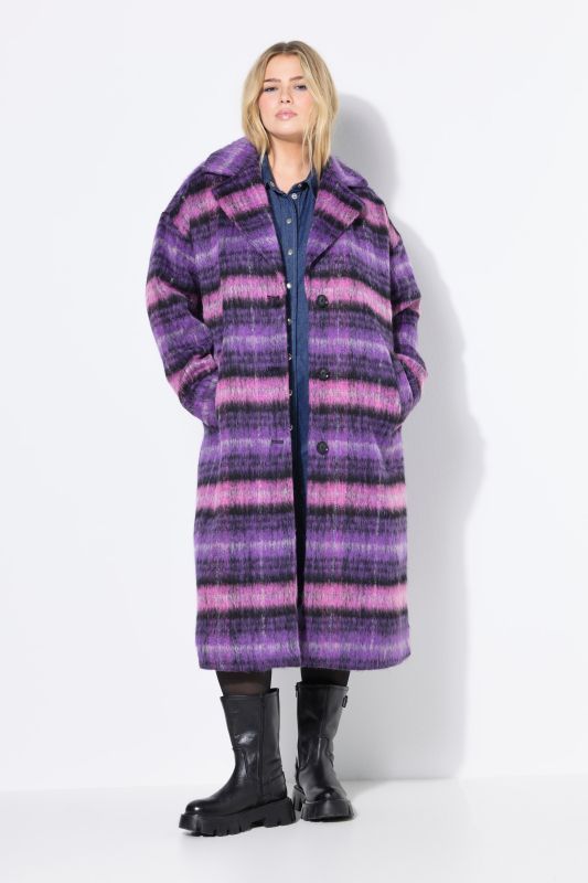 Manteau oversize à carreaux. Manches longues et col à revers