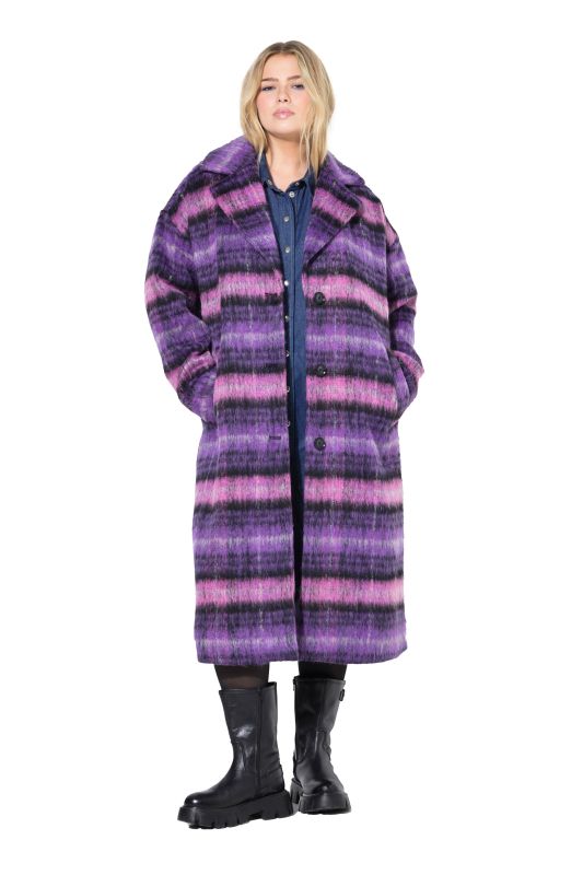 Manteau oversize à carreaux. Manches longues et col à revers