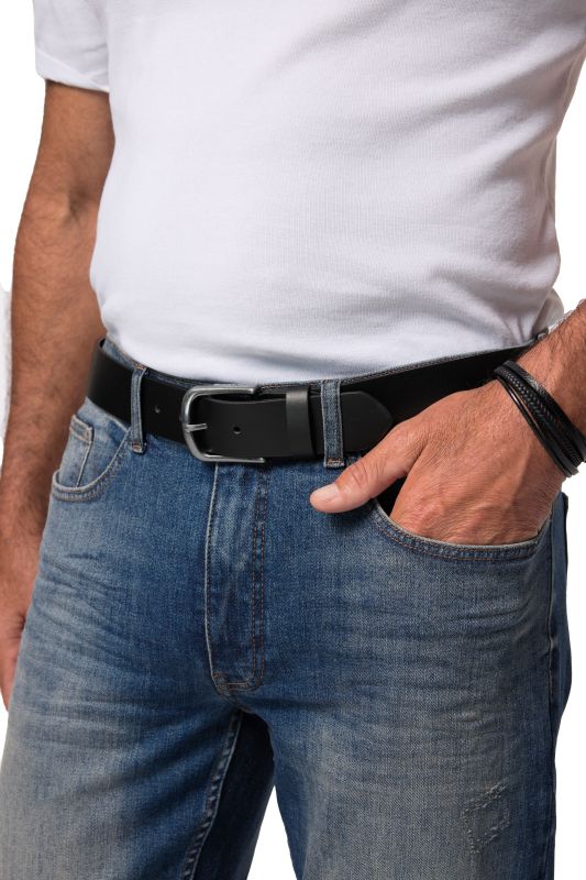 Ceinture, imitation cuir. Boucle en métal. Largeur 4 cm. Longueur jusqu'à 170 cm
