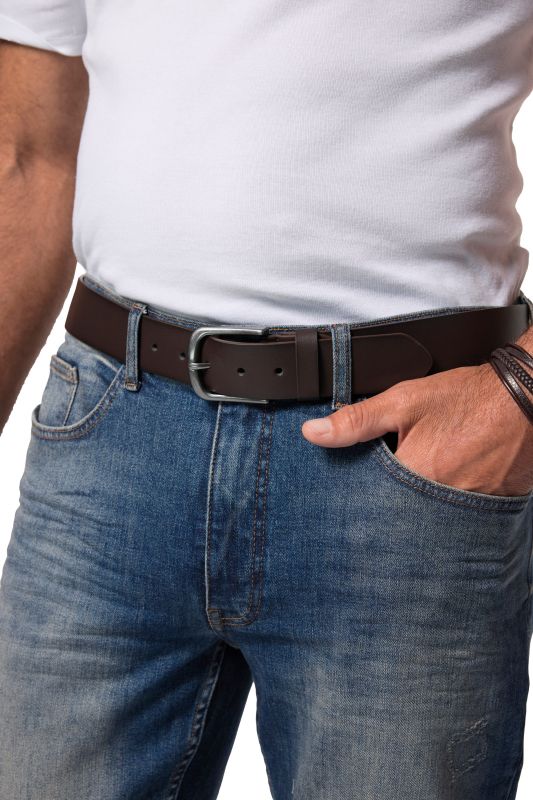 Ceinture, imitation cuir. Boucle en métal. Largeur 4 cm. Longueur jusqu'à 170 cm