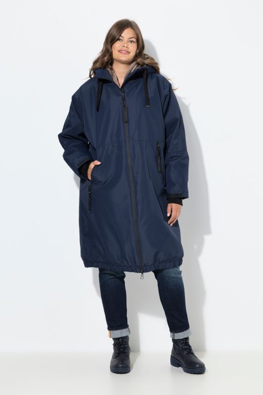 Veste technique oversize à capuche. Doublure polaire bouclée. Fermeture éclair à double sens