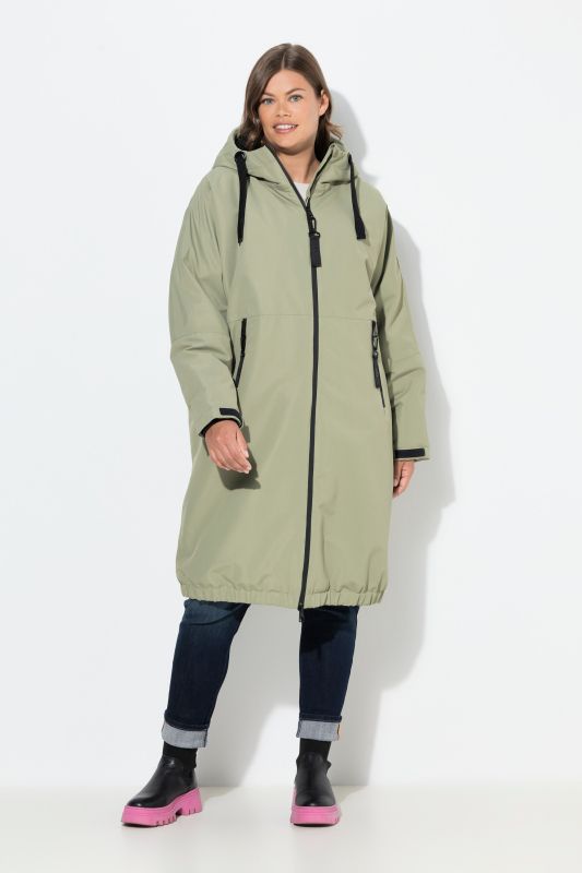 Veste technique oversize à capuche. Doublure polaire bouclée. Fermeture éclair à double sens