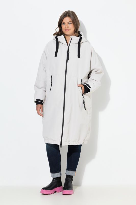 Veste technique oversize à capuche. Doublure polaire bouclée. Fermeture éclair à double sens