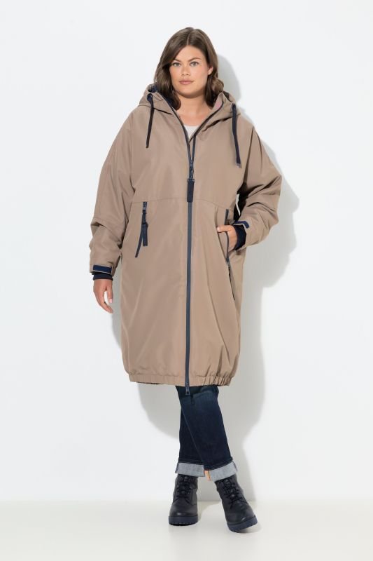 Veste technique oversize à capuche. Doublure polaire bouclée. Fermeture éclair à double sens