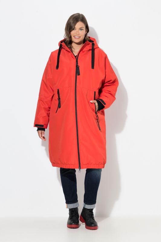 Veste technique oversize à capuche. Doublure polaire bouclée. Fermeture éclair à double sens