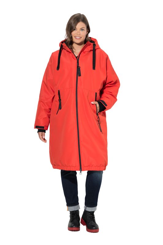 Veste technique oversize à capuche. Doublure polaire bouclée. Fermeture éclair à double sens