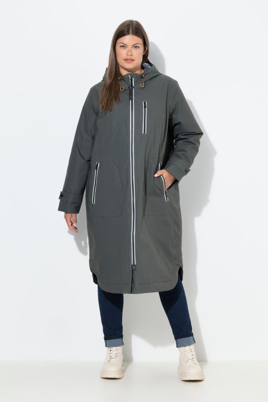 Manteau technique à capuche. Fermeture zippée