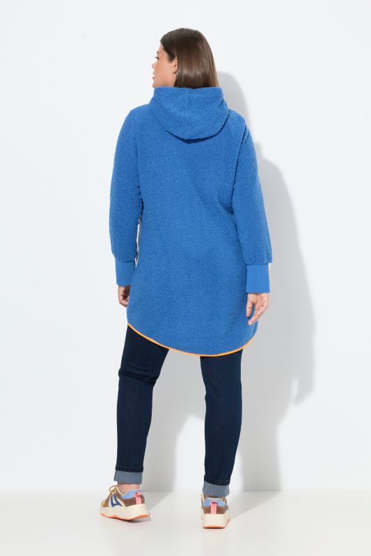 Sweat zippé en polaire bouclée. Capuche, manches longues. Label OEKO-TEX