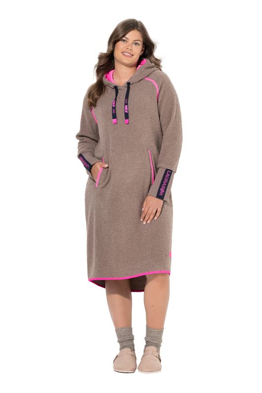 Robe en polaire bouclée. Capuche. Label OEKO-TEX