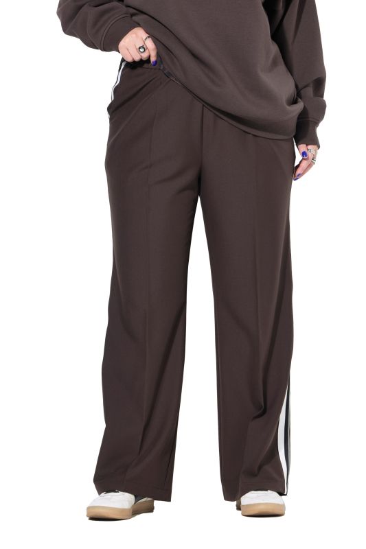 Pantalon, coupe Straight Wide Legs. Bandes fantaisies sur les côtés