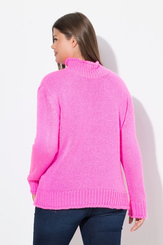 Pull en maille. Manches longues, col roulé