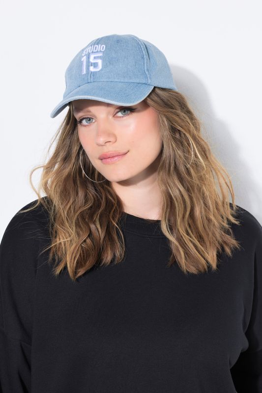 Casquette aspect jean avec une broderie