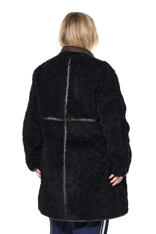 Manteau évasé en fausse fourrure, coutures fantaisie