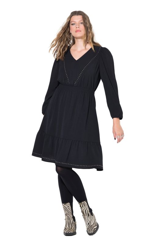 Robe évasée à col en V et rivets