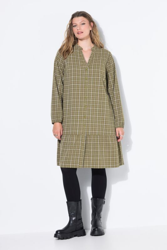 Robe courte et évasée, motif à carreaux, patte de boutonnage et volant à l'ourlet