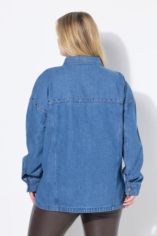 Chemise en jean oversize. Rivets fantaisie