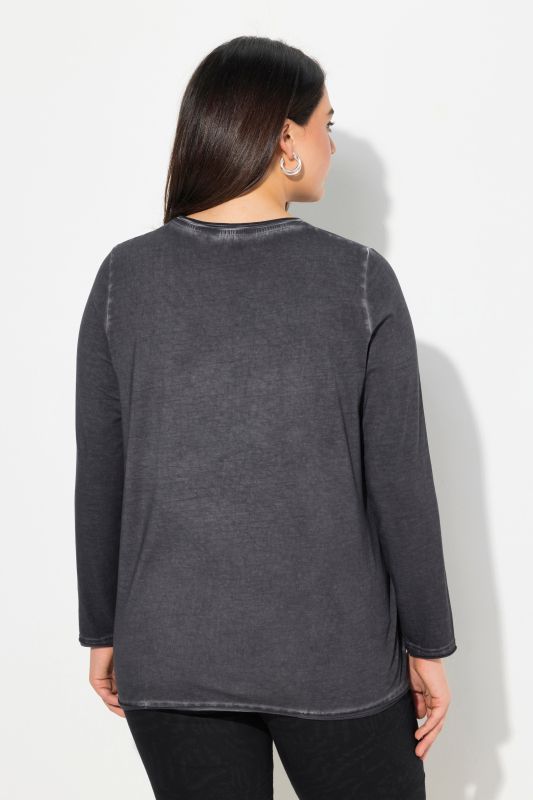 T-shirt manches longues, décolleté en V et cœur à paillettes, teinture à froid cold dyed