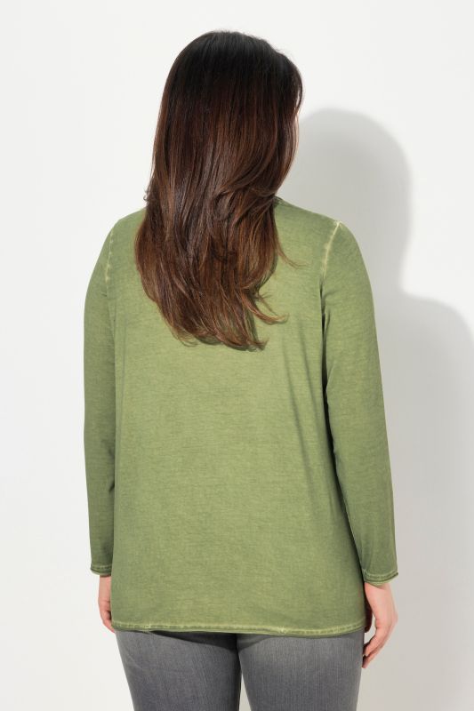 T-shirt manches longues, décolleté en V et cœur à paillettes, teinture à froid cold dyed