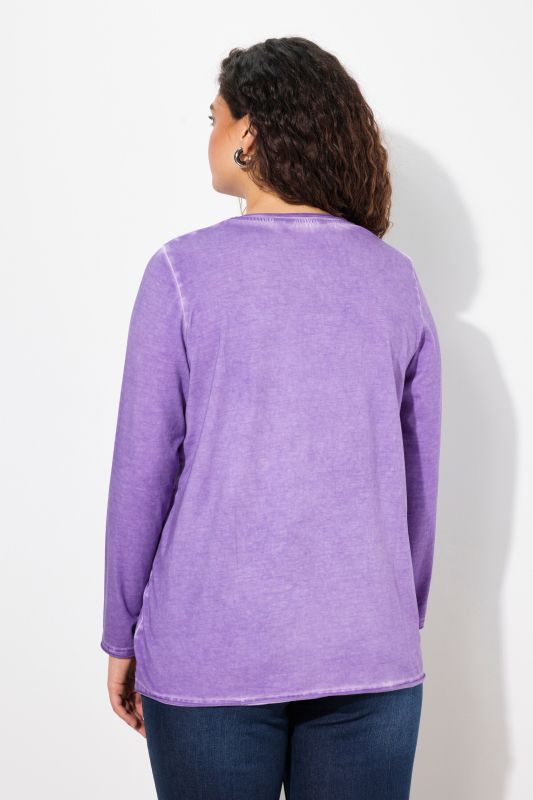 T-shirt manches longues, décolleté en V et cœur à paillettes, teinture à froid cold dyed
