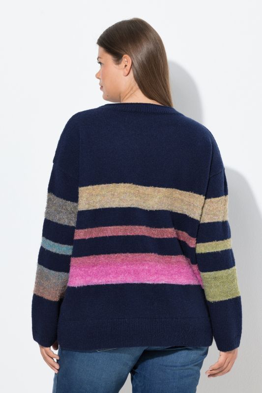 Pull en maille. Col rond, manches longues