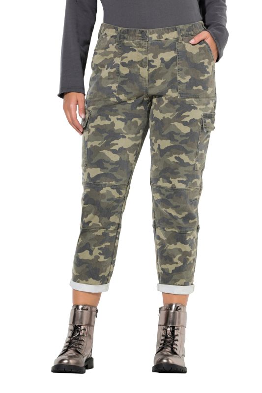 Pantalon boyfriend à motif camouflage, ourlet effiloché et matière stretch
