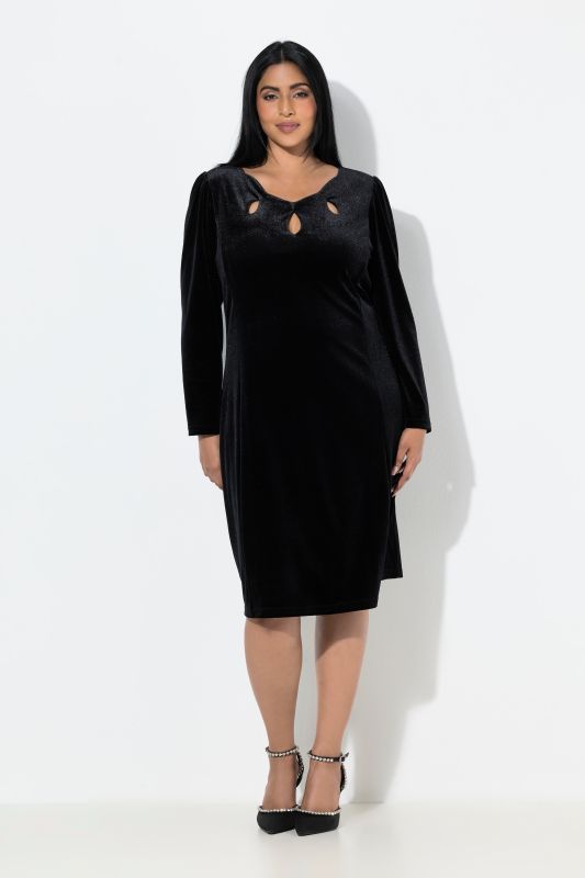 Robe sculptante en velours à manches longues et découpes