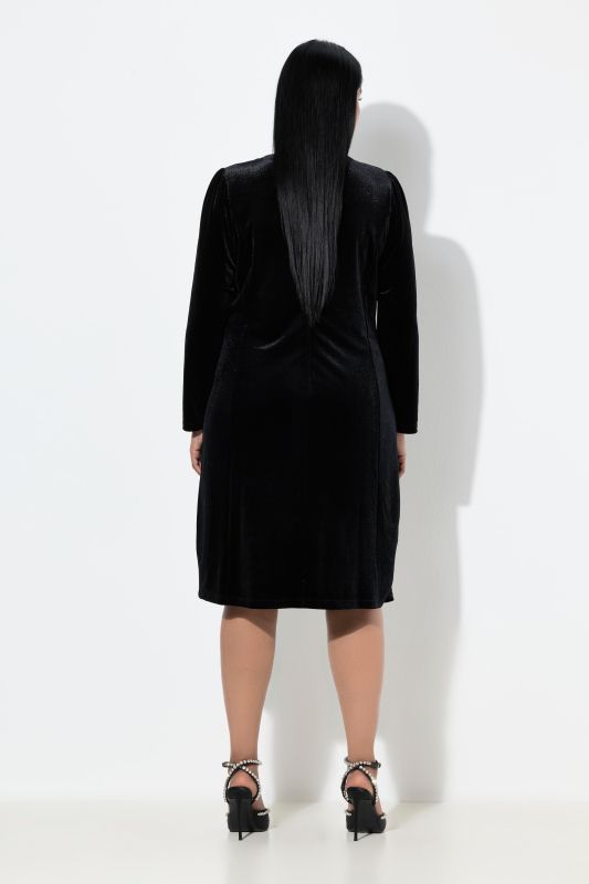 Robe sculptante en velours à manches longues et découpes