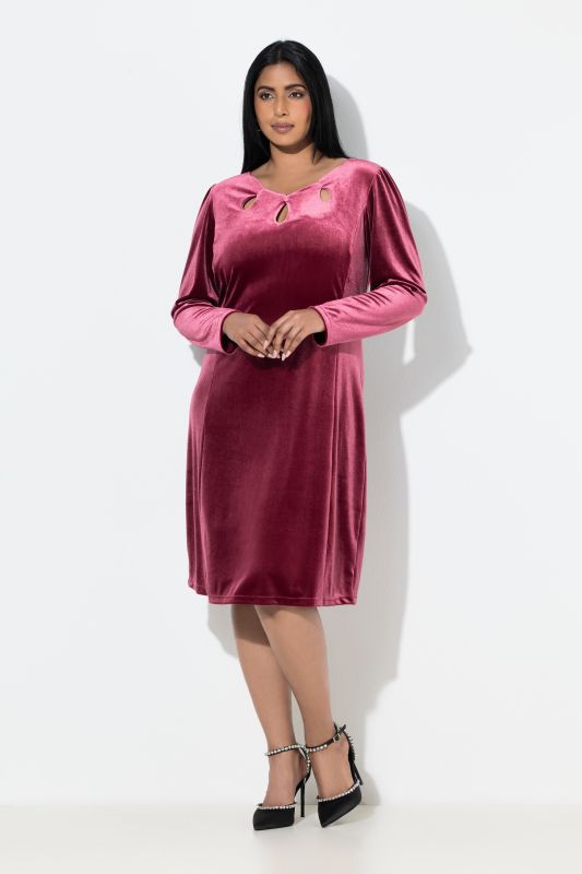 Robe sculptante en velours à manches longues et découpes