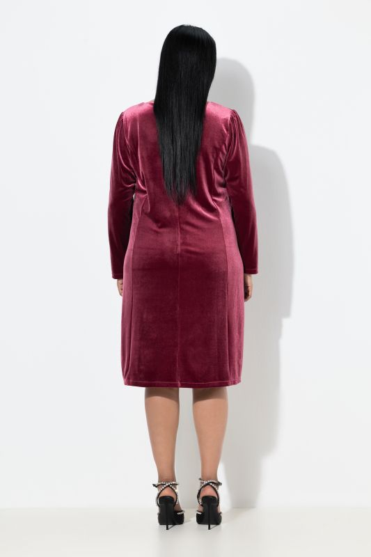 Robe sculptante en velours à manches longues et découpes