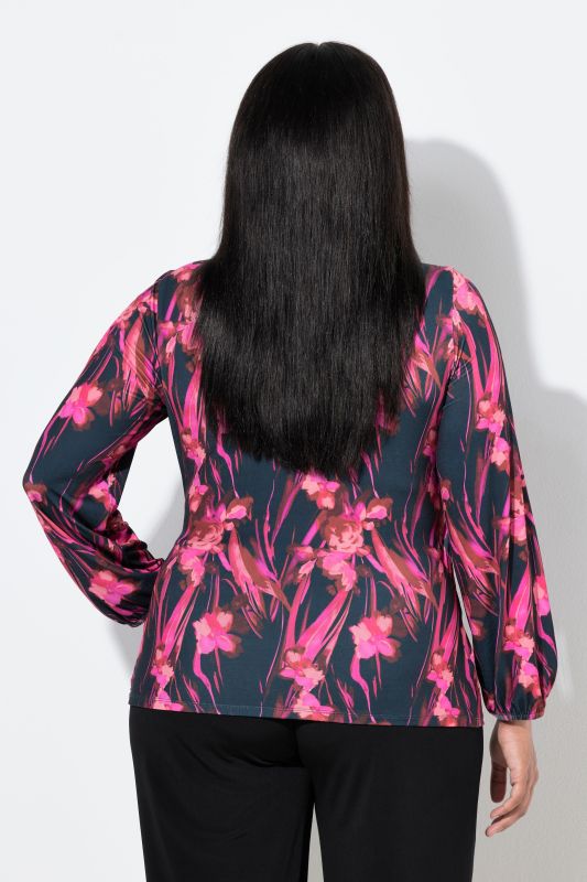 T-shirt à fleurs, esprit cache-cœur, décolleté en V et manches longues, coupe évasée
