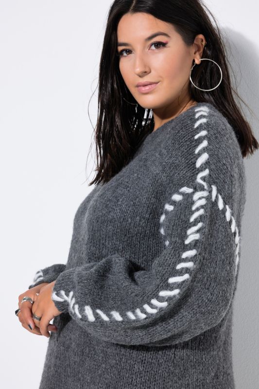 Robe en maille oversize, coutures fantaisie