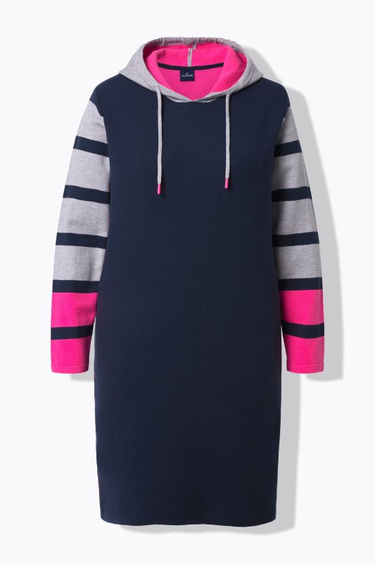 Robe en maille. Manches longues et capuche