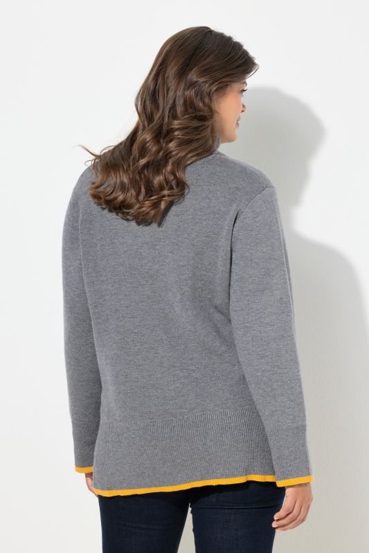Pull en maille. Col roulé et manches longues