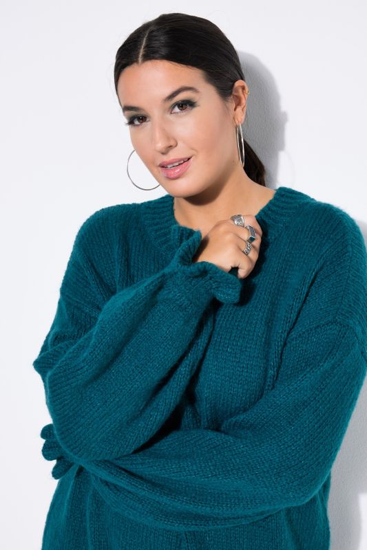 Robe en maille oversize. Manches ruchées